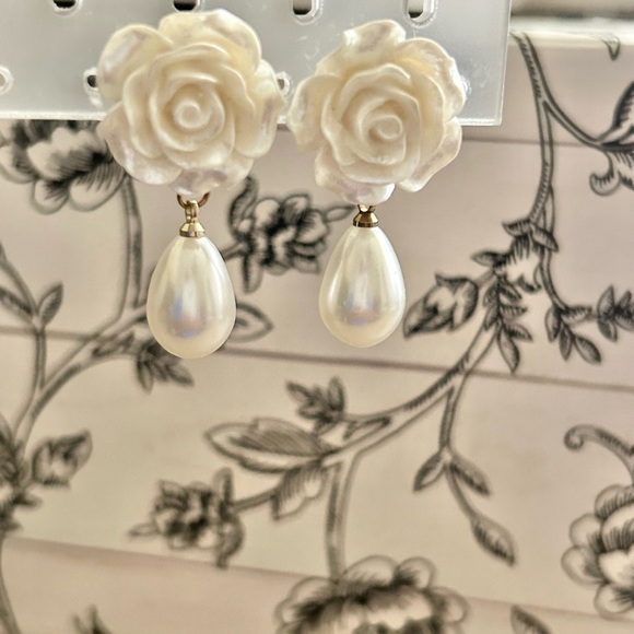 Elegant White Rose Pearl Earrings-New! - Picture 3 of 5